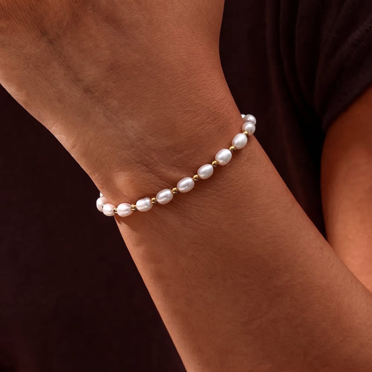 Elegant Pearl and Gold Bracelet