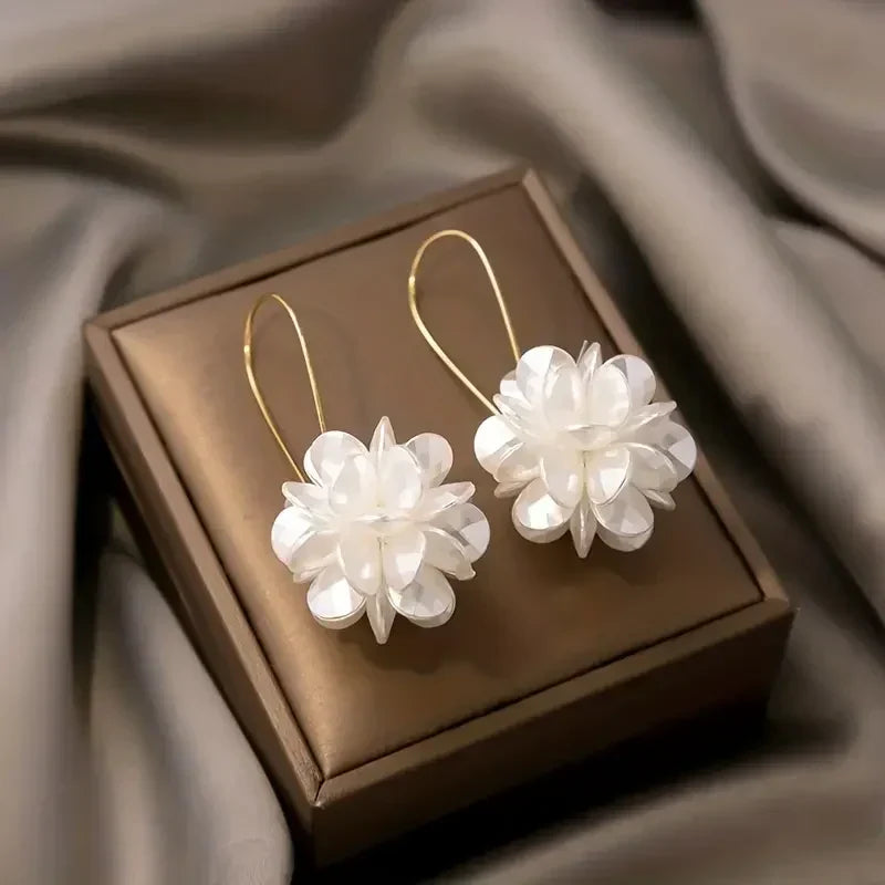 Pure Blossom Earrings | Gold