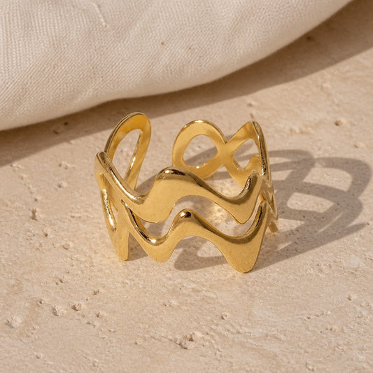 Maison Wave Band Ring